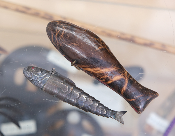 ヨーロッパ魚形の気つけ薬入